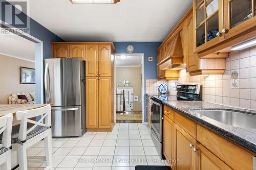 6891 Shelter Bay Road, Mississauga, ON - Indoor Photo Showing Kitchen