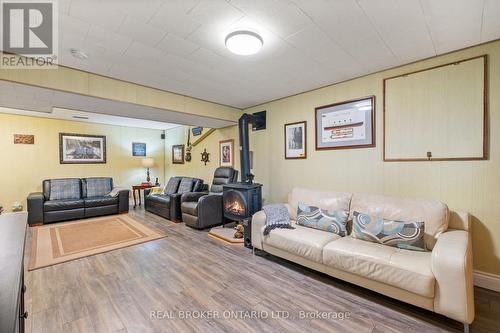 6891 Shelter Bay Road, Mississauga, ON - Indoor Photo Showing Living Room