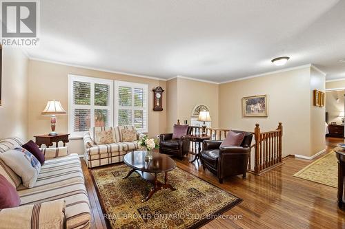 6891 Shelter Bay Road, Mississauga, ON - Indoor Photo Showing Living Room