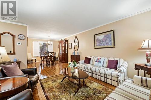 6891 Shelter Bay Road, Mississauga, ON - Indoor Photo Showing Living Room