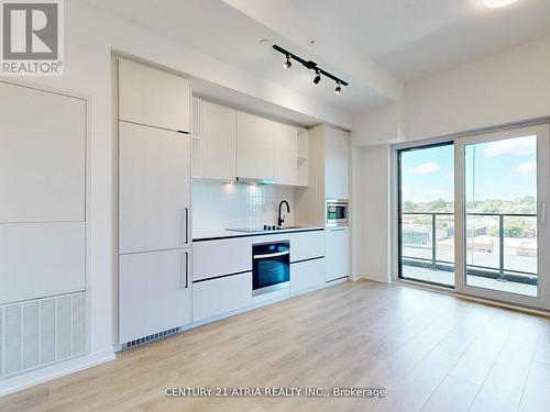 605 - 1285 Dupont Street, Toronto, ON - Indoor Photo Showing Kitchen