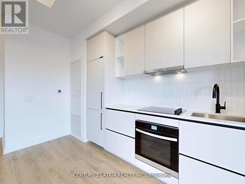 605 - 1285 Dupont Street, Toronto, ON - Indoor Photo Showing Kitchen