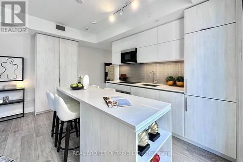 518 - 21 Park Street E, Mississauga, ON - Indoor Photo Showing Kitchen