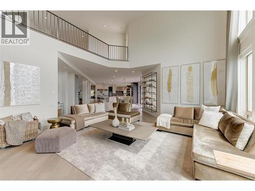 1520 Vineyard Drive, West Kelowna, BC - Indoor Photo Showing Living Room
