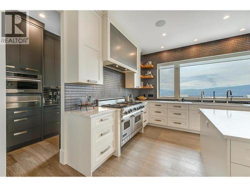 1520 Vineyard Drive, West Kelowna, BC - Indoor Photo Showing Kitchen With Upgraded Kitchen