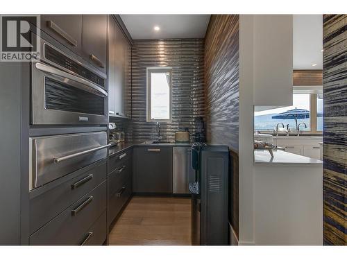 1520 Vineyard Drive, West Kelowna, BC - Indoor Photo Showing Kitchen