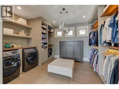 1520 Vineyard Drive, West Kelowna, BC - Indoor Photo Showing Laundry Room