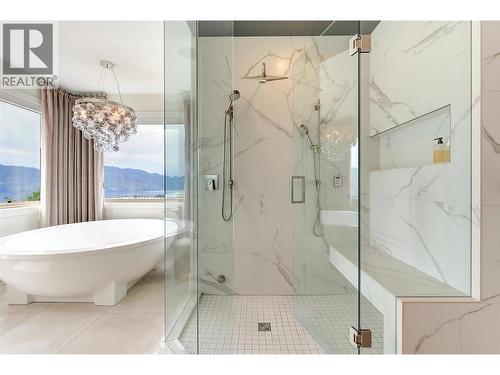 1520 Vineyard Drive, West Kelowna, BC - Indoor Photo Showing Bathroom