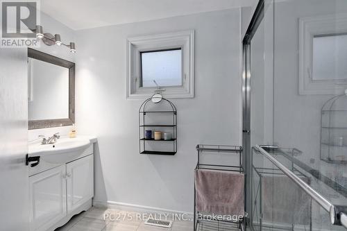 173 Adelaide Street N, London East (East K), ON - Indoor Photo Showing Bathroom