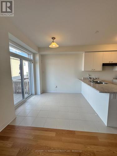 202 Port Crescent, Welland, ON - Indoor Photo Showing Kitchen With Double Sink