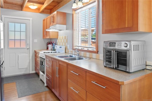 1129 Fifth Ave, Ucluelet, BC 