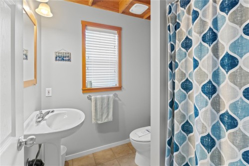 1129 Fifth Ave, Ucluelet, BC 