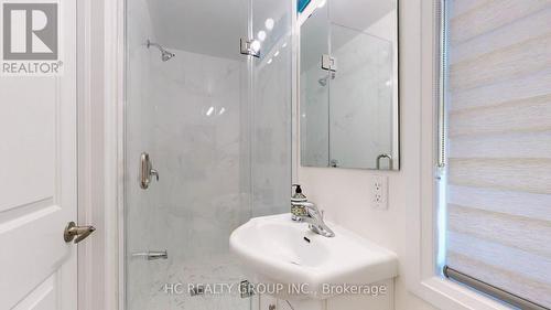 Master Suite - 2123 Royal Gala Circle, Mississauga, ON - Indoor Photo Showing Bathroom