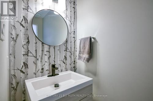 5 Black Cherry Crescent, Barrie, ON - Indoor Photo Showing Bathroom