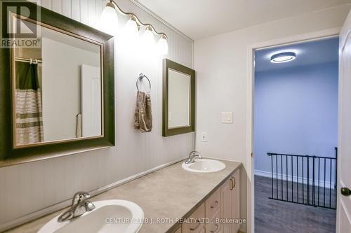 5 Black Cherry Crescent, Barrie, ON - Indoor Photo Showing Bathroom