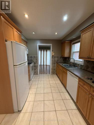3009 Olympus Mews, Mississauga, ON - Indoor Photo Showing Kitchen With Double Sink