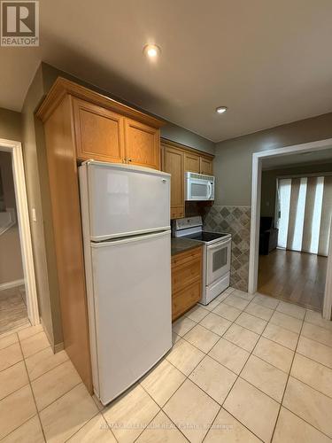 3009 Olympus Mews, Mississauga, ON - Indoor Photo Showing Kitchen