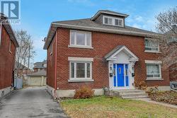 200 BREEZEHILL AVENUE N  Ottawa, ON K1Y 2H9