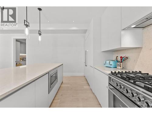 1556 Cabernet Way, West Kelowna, BC - Indoor Photo Showing Kitchen