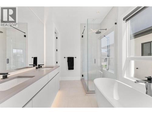 1556 Cabernet Way, West Kelowna, BC - Indoor Photo Showing Bathroom