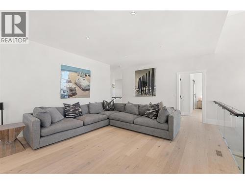 1556 Cabernet Way, West Kelowna, BC - Indoor Photo Showing Living Room