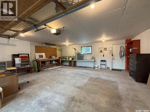 41 Cartier Crescent, Saskatoon, SK - Indoor Photo Showing Garage