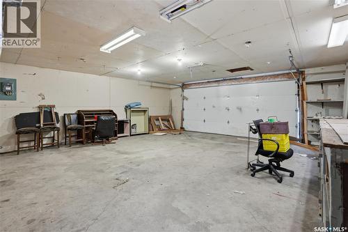 749 Royal Street, Regina, SK - Indoor Photo Showing Garage