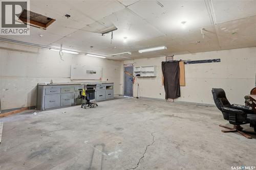749 Royal Street, Regina, SK - Indoor Photo Showing Garage