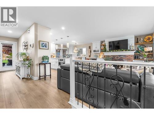 848 Liban Court, Kelowna, BC - Indoor Photo Showing Kitchen With Upgraded Kitchen