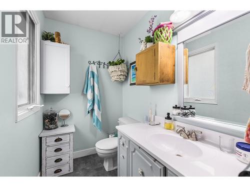 848 Liban Court, Kelowna, BC - Indoor Photo Showing Bathroom