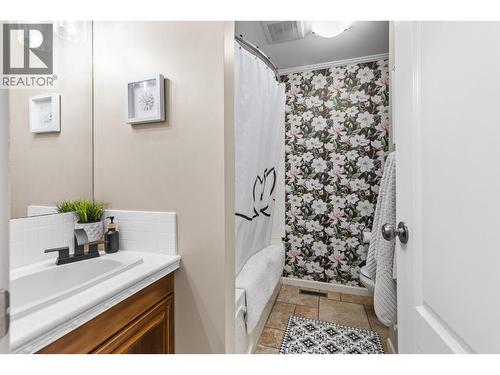 848 Liban Court, Kelowna, BC - Indoor Photo Showing Bathroom