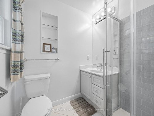 1447 Merrow Road, Mississauga, ON - Indoor Photo Showing Bathroom