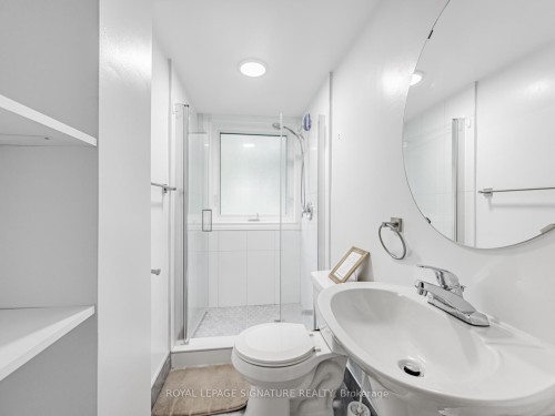 1447 Merrow Road, Mississauga, ON - Indoor Photo Showing Bathroom