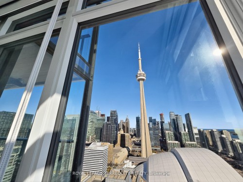 4505A-1 Concord Cityplace Way, Toronto, ON - Outdoor