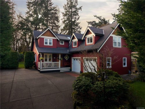 935 Lodge Ave, Saanich, BC 