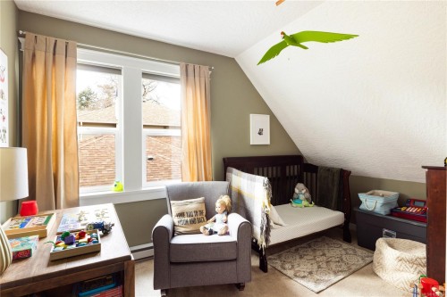 935 Lodge Ave, Saanich, BC 