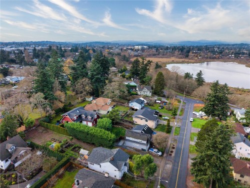 935 Lodge Ave, Saanich, BC 