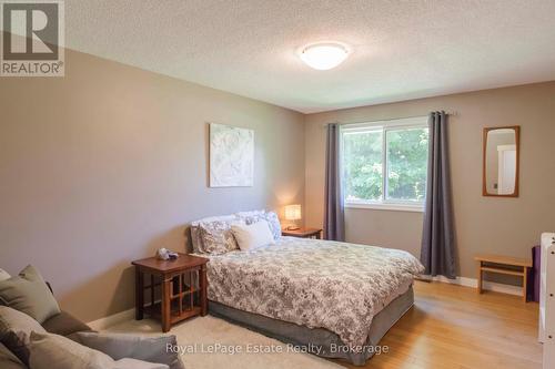 478 Bruce Rd 9, South Bruce Peninsula, ON - Indoor Photo Showing Bedroom