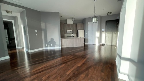 Living Room - 905-1225 Boul. Robert-Bourassa, Montréal (Ville-Marie), QC - Indoor Photo Showing Kitchen