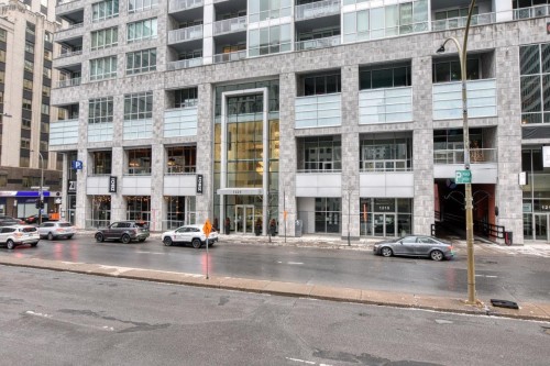 Front of Structure - 905-1225 Boul. Robert-Bourassa, Montréal (Ville-Marie), QC - Outdoor With Facade