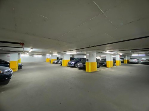 Pool - 905-1225 Boul. Robert-Bourassa, Montréal (Ville-Marie), QC - Indoor Photo Showing Other Room With In Ground Pool