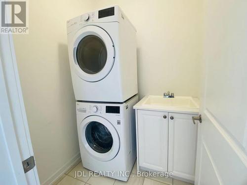 101 Hilts Drive, Richmond Hill, ON - Indoor Photo Showing Laundry Room