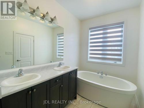 101 Hilts Drive, Richmond Hill, ON - Indoor Photo Showing Bathroom