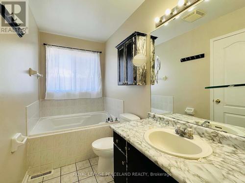 3851 Foxborough Trail, Mississauga, ON - Indoor Photo Showing Bathroom