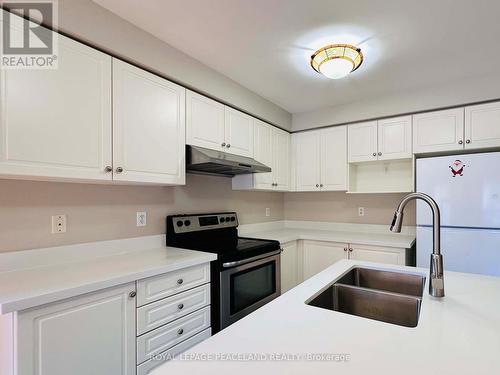 3851 Foxborough Trail, Mississauga, ON - Indoor Photo Showing Kitchen With Double Sink