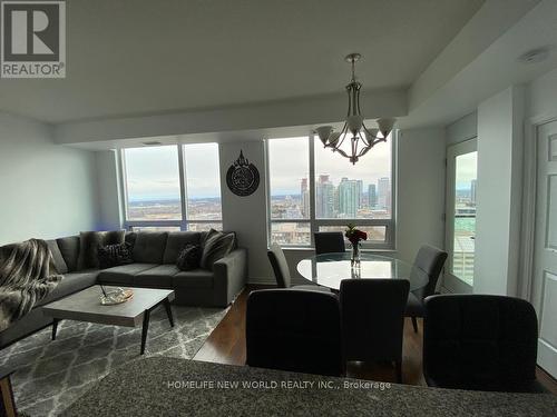 3906 - 208 Enfield Place, Mississauga, ON - Indoor Photo Showing Living Room