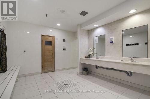 1702 - 1025 Richmond Road, Ottawa, ON - Indoor Photo Showing Bathroom