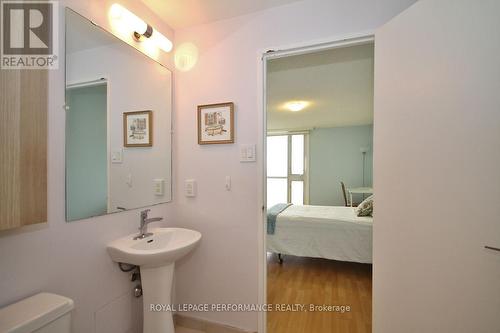 1702 - 1025 Richmond Road, Ottawa, ON - Indoor Photo Showing Bathroom
