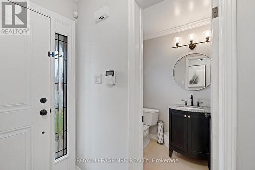 15 Commerford Street, Thorold (Confederation Heights), ON - Indoor Photo Showing Bathroom