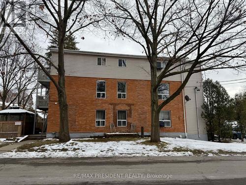 37 Bond Street S, Hamilton, ON - Outdoor